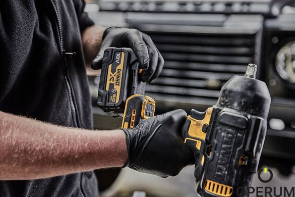 Гайкокрут ударний акумуляторний безщітковий DeWALT DCF900P2G