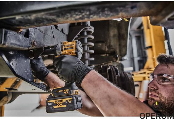 Гайкокрут ударний акумуляторний безщітковий DeWALT DCF921NT